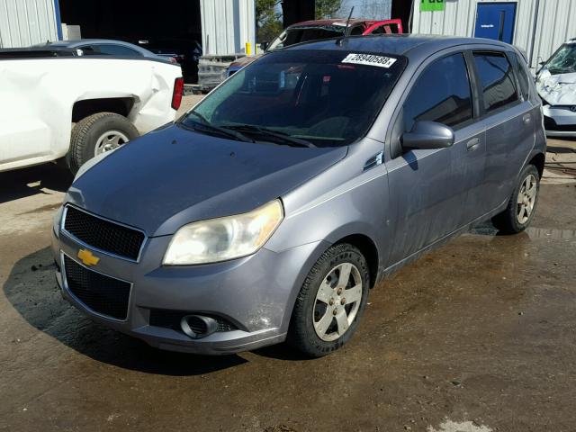 KL1TD66EX9B628874 - 2009 CHEVROLET AVEO LS GRAY photo 2