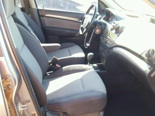 KL1TD66EX9B628874 - 2009 CHEVROLET AVEO LS GRAY photo 5