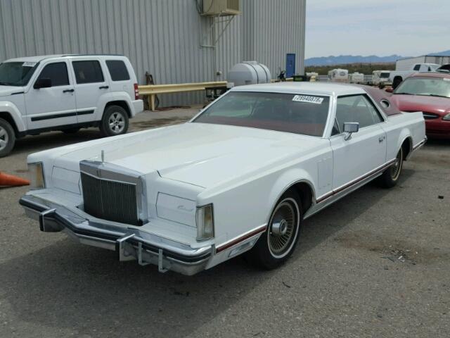 7Y89S812596 - 1977 LINCOLN MARK V WHITE photo 2