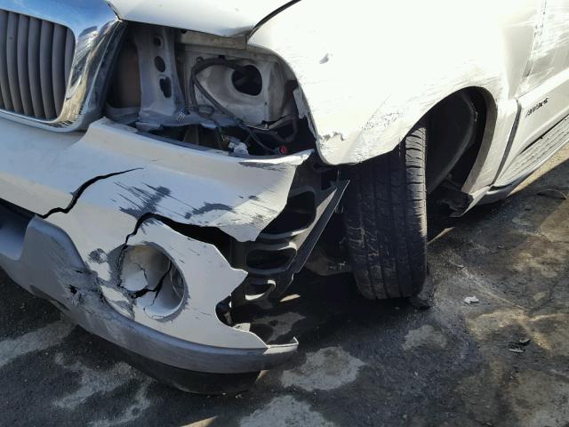 5LMEU68H14ZJ28037 - 2004 LINCOLN AVIATOR 白色 照片 9