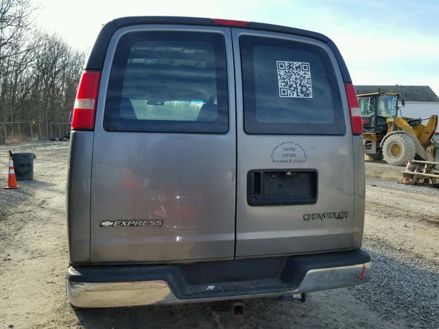 1GCGG25V861132775 - 2006 CHEVROLET EXPRESS G2 GRAY photo 10