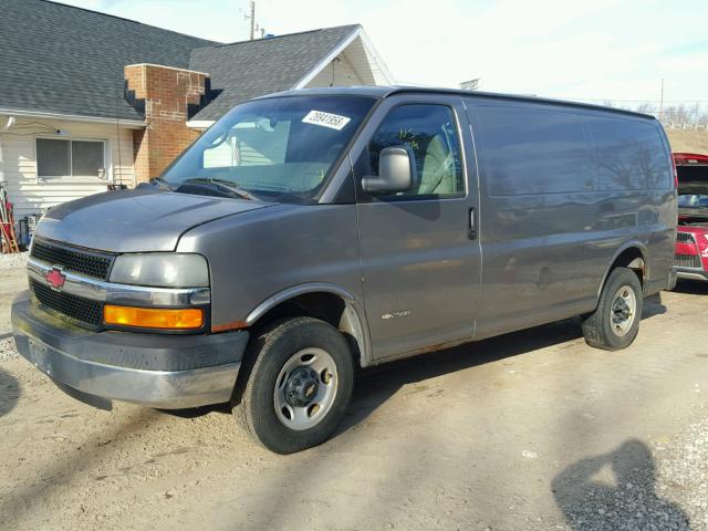 1GCGG25V861132775 - 2006 CHEVROLET EXPRESS G2 GRAY photo 2