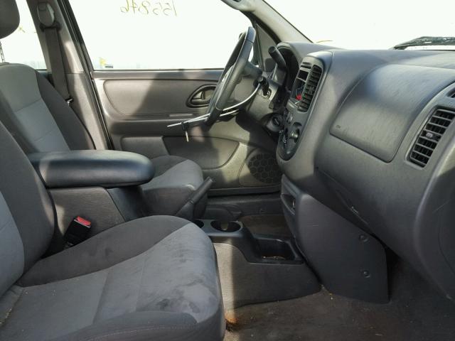 1FMCU92164KA78123 - 2004 FORD ESCAPE XLS BLACK photo 5