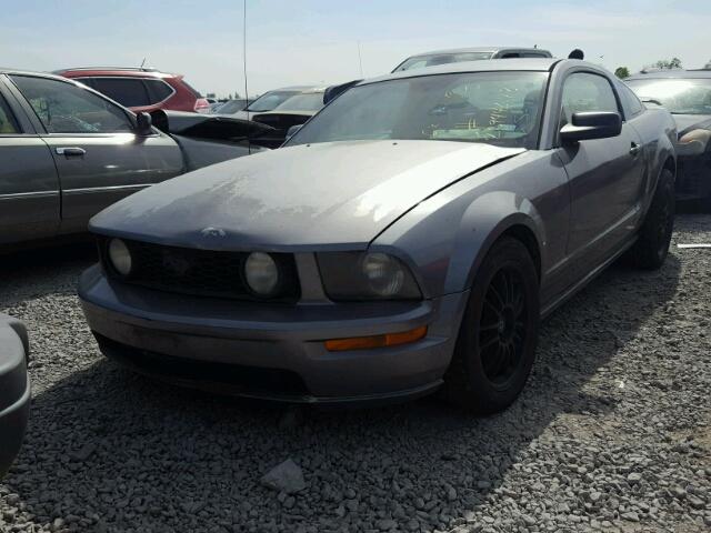 1ZVFT80N165106185 - 2006 FORD MUSTANG GRAY photo 2
