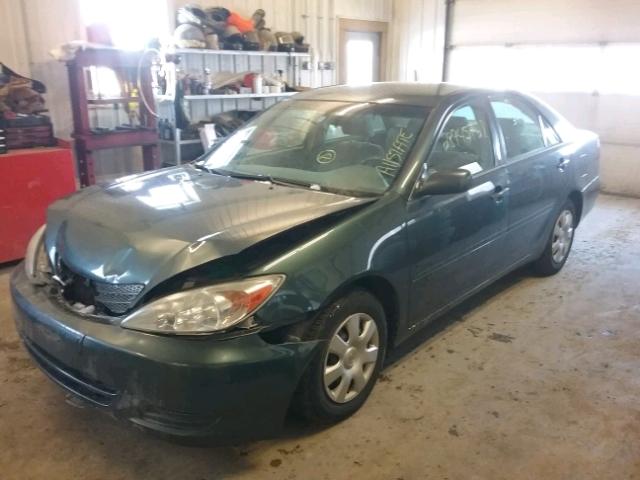 4T1BE32K62U521001 - 2002 TOYOTA CAMRY LE GREEN photo 2