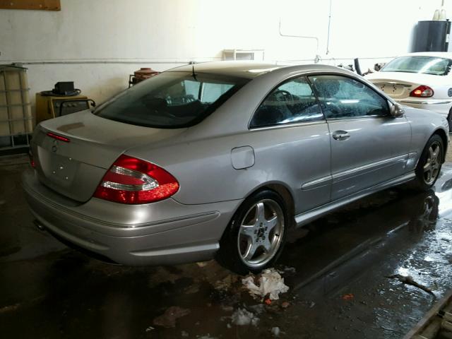 WDBTJ75J04F085492 - 2004 MERCEDES-BENZ CLK 500 SILVER photo 4