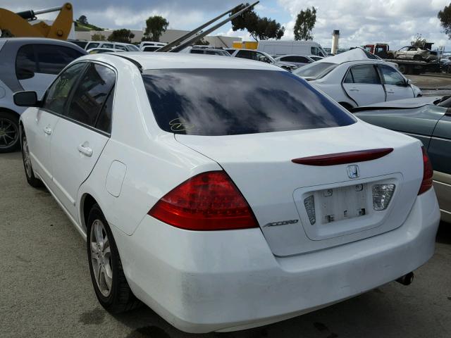 1HGCM55327A095877 - 2007 HONDA ACCORD SE WHITE photo 3