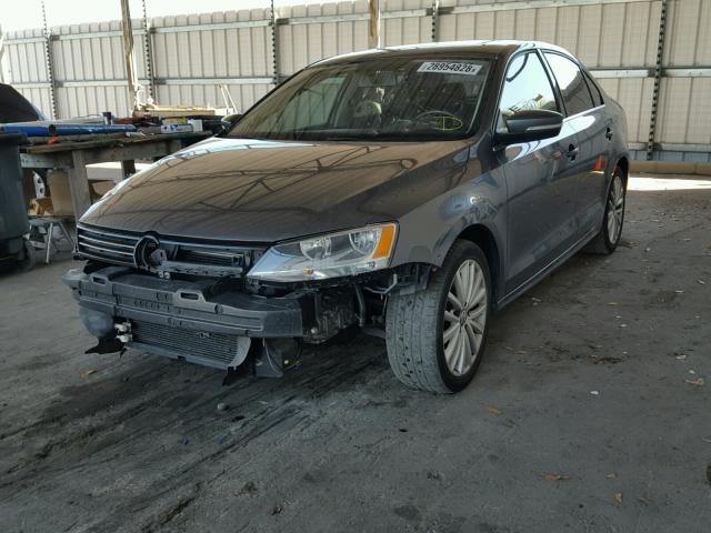 3VWL07AJ0EM387986 - 2014 VOLKSWAGEN JETTA SEL GRAY photo 2