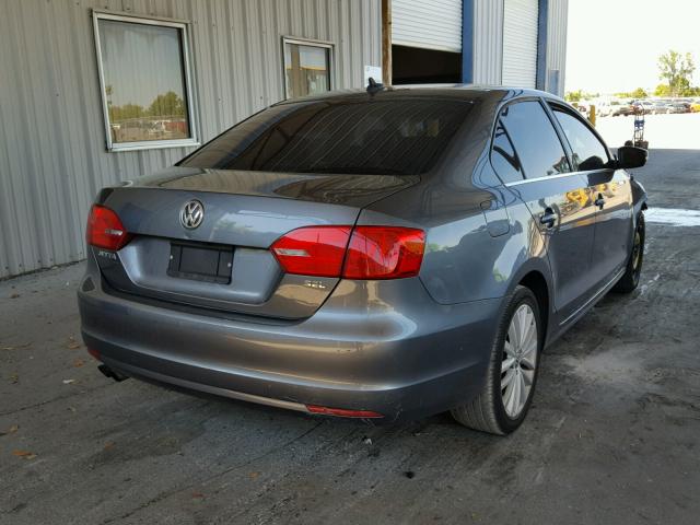 3VWL07AJ0EM387986 - 2014 VOLKSWAGEN JETTA SEL GRAY photo 4