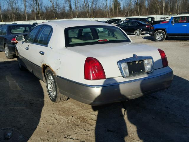 1LNHM82W2XY672916 - 1999 LINCOLN TOWN CAR S WHITE photo 3