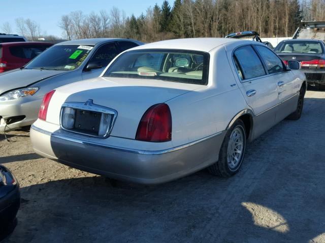 1LNHM82W2XY672916 - 1999 LINCOLN TOWN CAR S WHITE photo 4