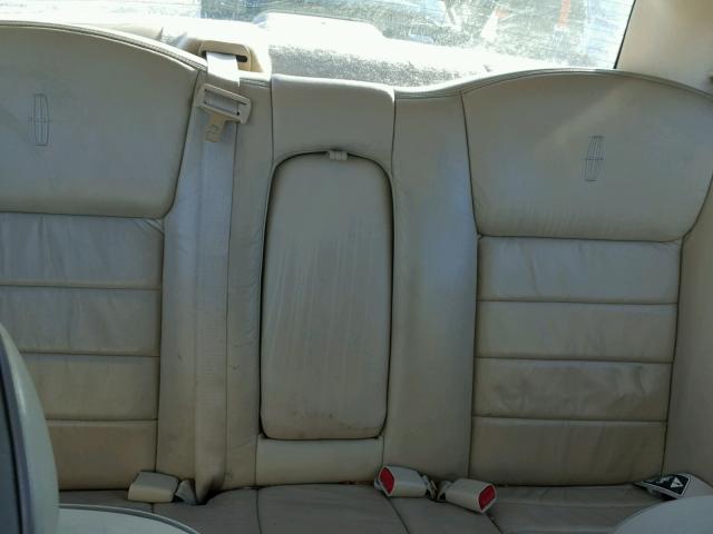 1LNHM82W2XY672916 - 1999 LINCOLN TOWN CAR S WHITE photo 6