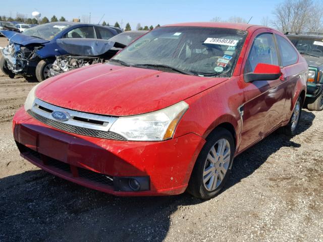 1FAHP33N28W140279 - 2008 FORD FOCUS SE RED photo 2