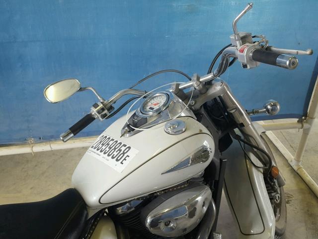 JS1VS54A632110277 - 2003 SUZUKI VL800 WHITE photo 5