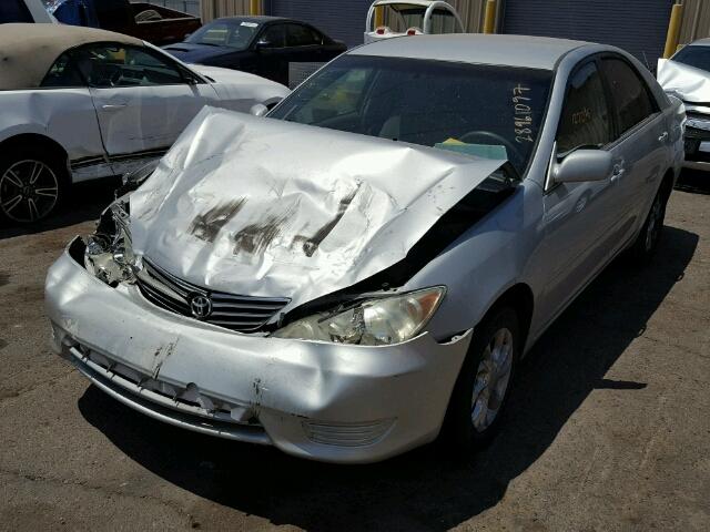 4T1BF32K85U600350 - 2005 TOYOTA CAMRY LE SILVER photo 2