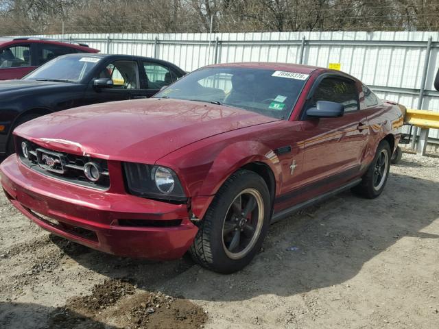 1ZVFT80N075317427 - 2007 FORD MUSTANG RED photo 2