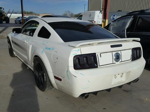 1ZVHT82H485171373 - 2008 FORD MUSTANG GT WHITE photo 3