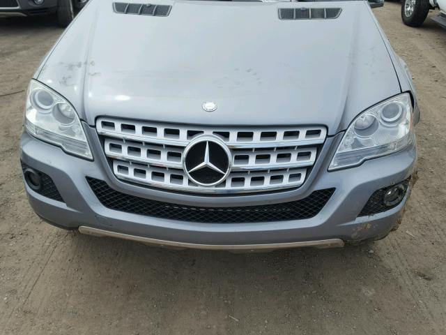 4JGBB8GB0BA680726 - 2011 MERCEDES-BENZ ML 350 4MA GRAY photo 7