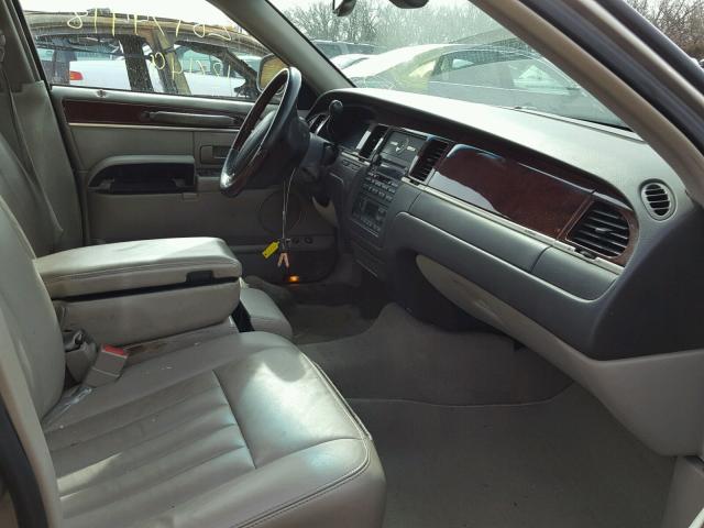 1LNHM82W63Y634650 - 2003 LINCOLN TOWN CAR S TAN photo 5