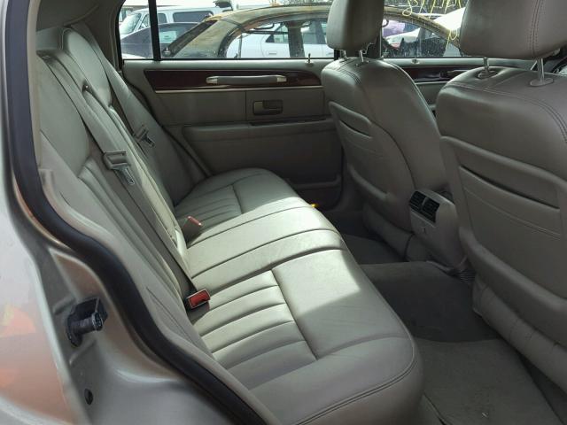 1LNHM82W63Y634650 - 2003 LINCOLN TOWN CAR S TAN photo 6