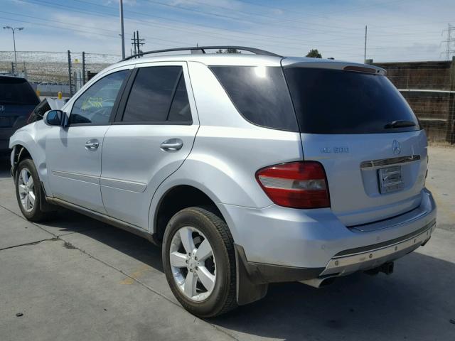 4JGBB75E96A052919 - 2006 MERCEDES-BENZ ML 500 SILVER photo 3