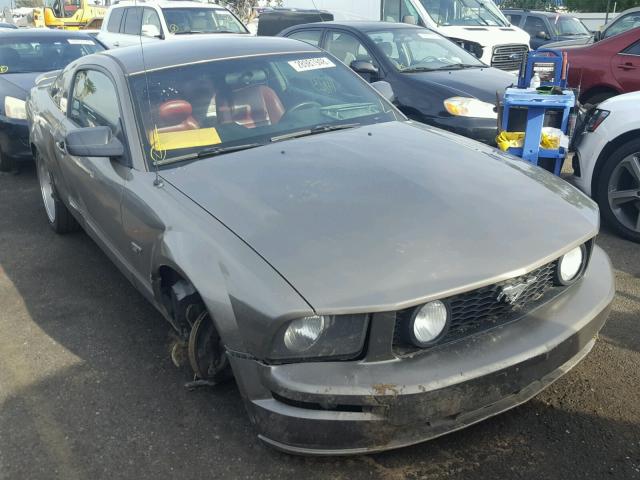 1ZVHT82H255142076 - 2005 FORD MUSTANG GT GRAY photo 1