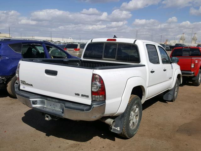 3TMLU4EN2FM179144 - 2015 TOYOTA TACOMA DOU WHITE photo 4