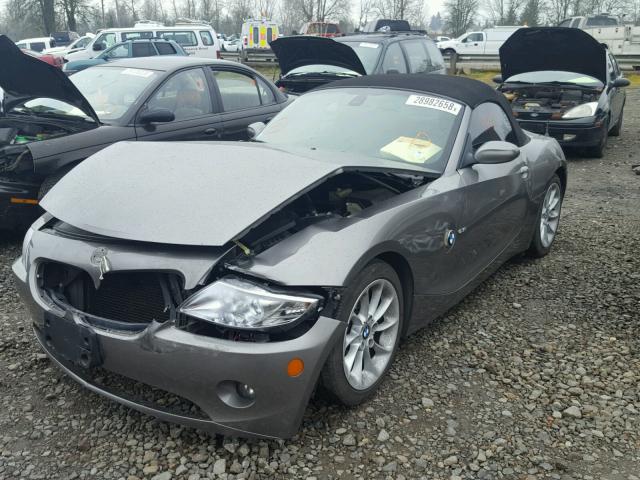 4USBT33515LS54955 - 2005 BMW Z4 2.5 GRAY photo 2