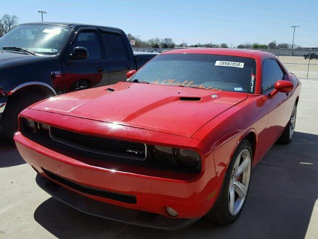 2B3LJ74W48H290608 - 2008 DODGE CHALLENGER RED photo 2