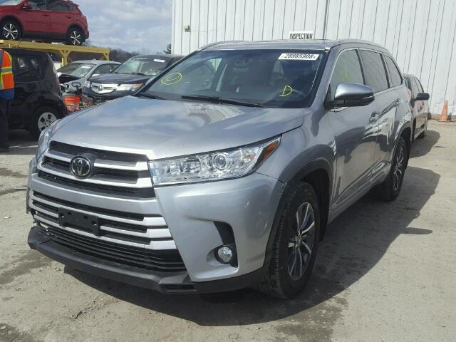 5TDJZRFH8HS386767 - 2017 TOYOTA HIGHLANDER SILVER photo 2