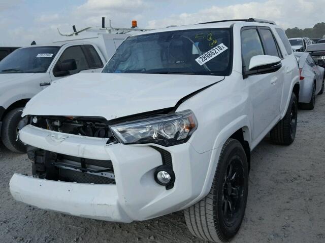 JTEZU5JR5H5157023 - 2017 TOYOTA 4RUNNER SR WHITE photo 2