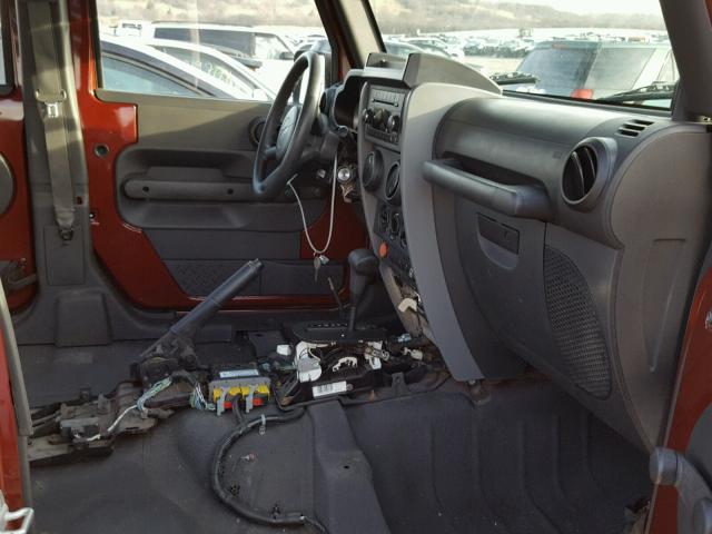 1J4BA3H10AL135056 - 2010 JEEP WRANGLER U MAROON photo 5