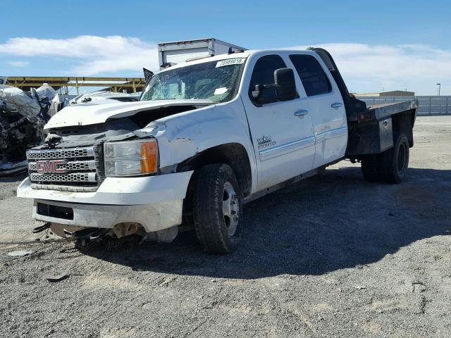 1GT423C84EF141706 - 2014 GMC SIERRA K35 WHITE photo 2