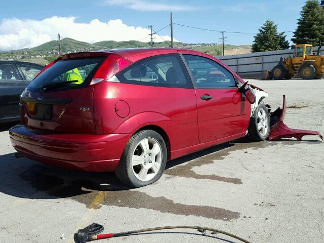 3FAFP31N05R126101 - 2005 FORD FOCUS RED photo 4