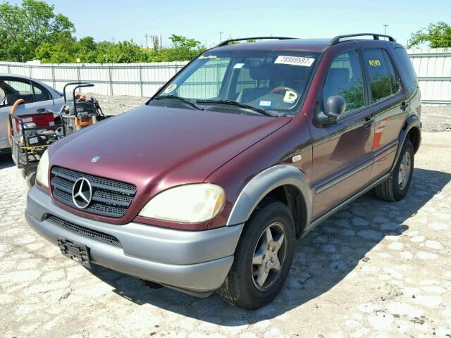 4JGAB54E8WA043033 - 1998 MERCEDES-BENZ ML320 MAROON photo 2