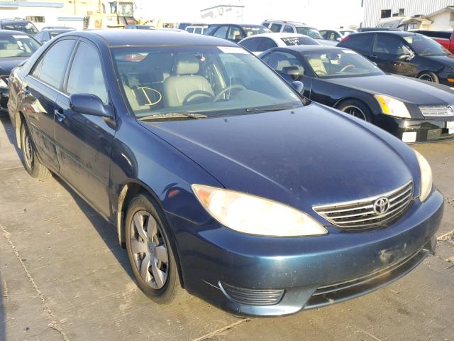 4T1BE30K45U100126 - 2005 TOYOTA CAMRY LE BLUE photo 1