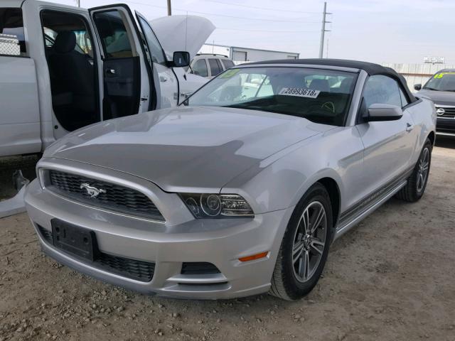 1ZVBP8EM8D5229305 - 2013 FORD MUSTANG SILVER photo 2