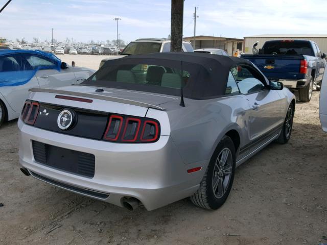 1ZVBP8EM8D5229305 - 2013 FORD MUSTANG SILVER photo 4