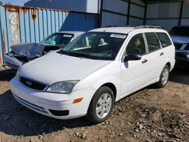 1FAHP36N57W196985 - 2007 FORD FOCUS ZXW WHITE photo 2