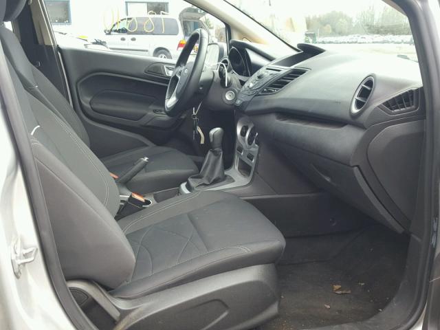 3FADP4EE0EM140231 - 2014 FORD FIESTA SE SILVER photo 5