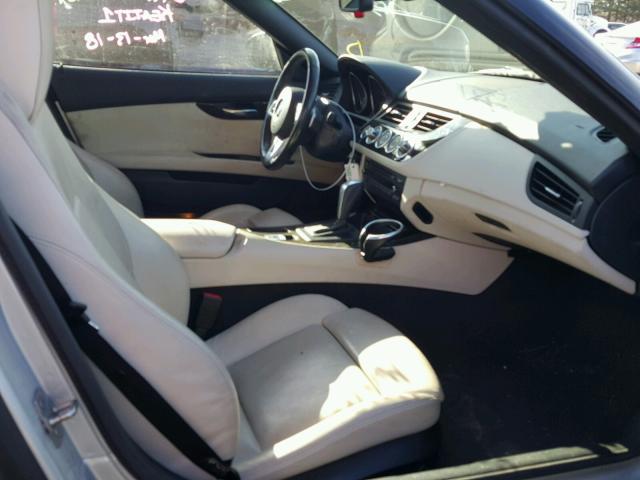 WBALM5C52AE377162 - 2010 BMW Z4 SDRIVE3 SILVER photo 5