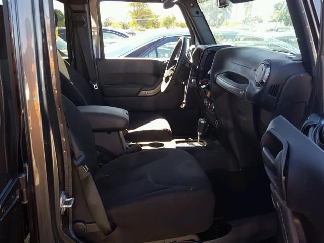 1C4BJWDG7GL338729 - 2016 JEEP WRANGLER U CHARCOAL photo 5