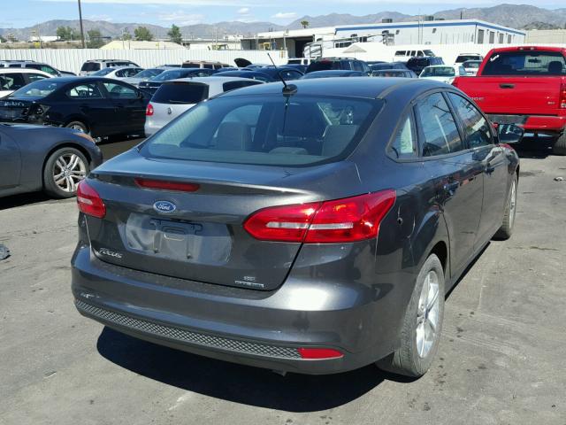 1FADP3F22GL337632 - 2016 FORD FOCUS SE GRAY photo 4