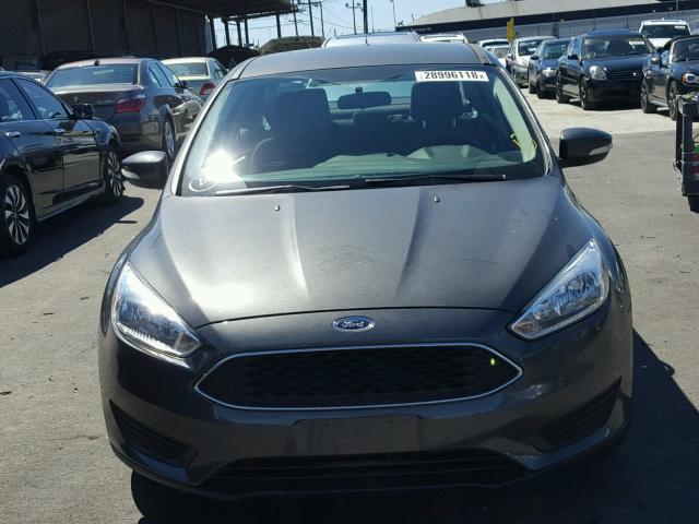 1FADP3F22GL337632 - 2016 FORD FOCUS SE GRAY photo 9