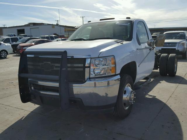 1GB3CZCL5BF211536 - 2011 CHEVROLET SILVERADO WHITE photo 2