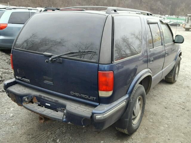 1GNDT13W1W2240709 - 1998 CHEVROLET BLAZER BLUE photo 4