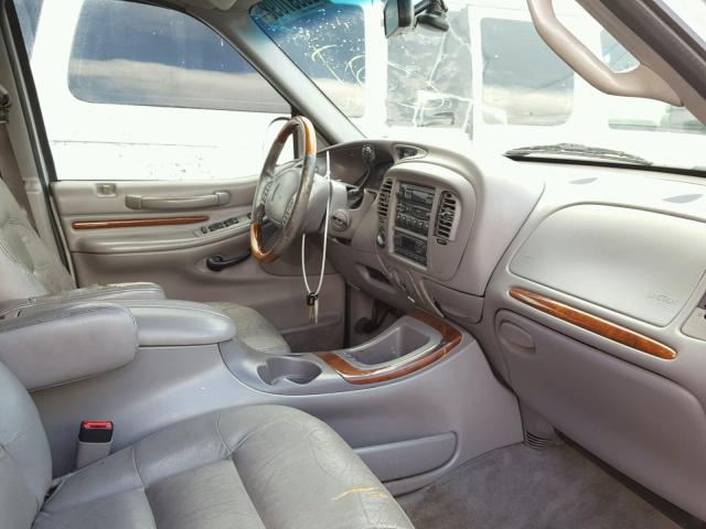 5LMPU28L9WLJ36169 - 1998 LINCOLN NAVIGATOR SILVER photo 5