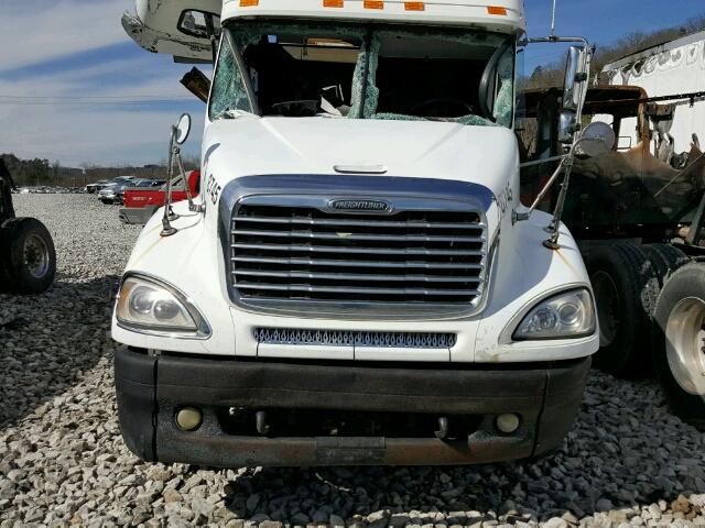 1FUJA6CG42LJ86603 - 2002 FREIGHTLINER CONVENTION WHITE photo 7