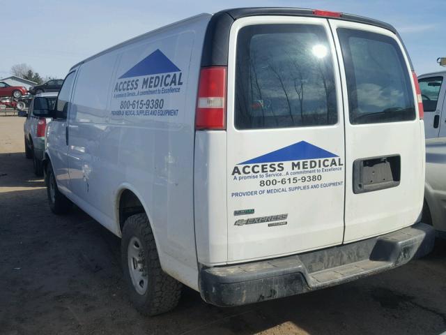 1GCWGFFA9C1133637 - 2012 CHEVROLET EXPRESS G2 WHITE photo 3