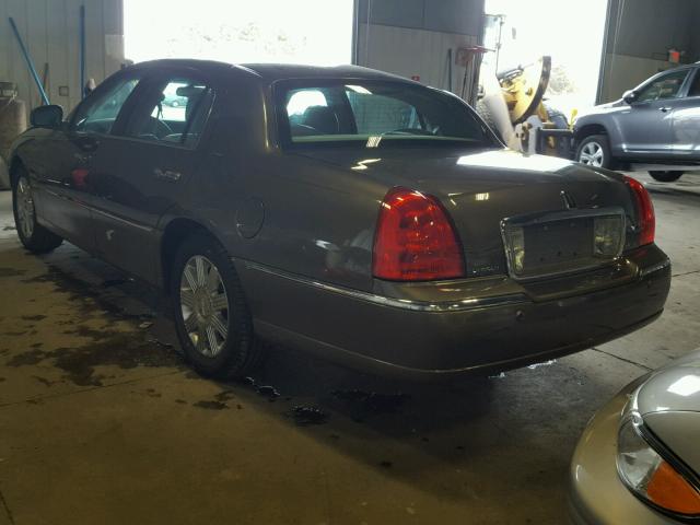 1LNHM83W04Y629296 - 2004 LINCOLN TOWN CAR U GRAY photo 3